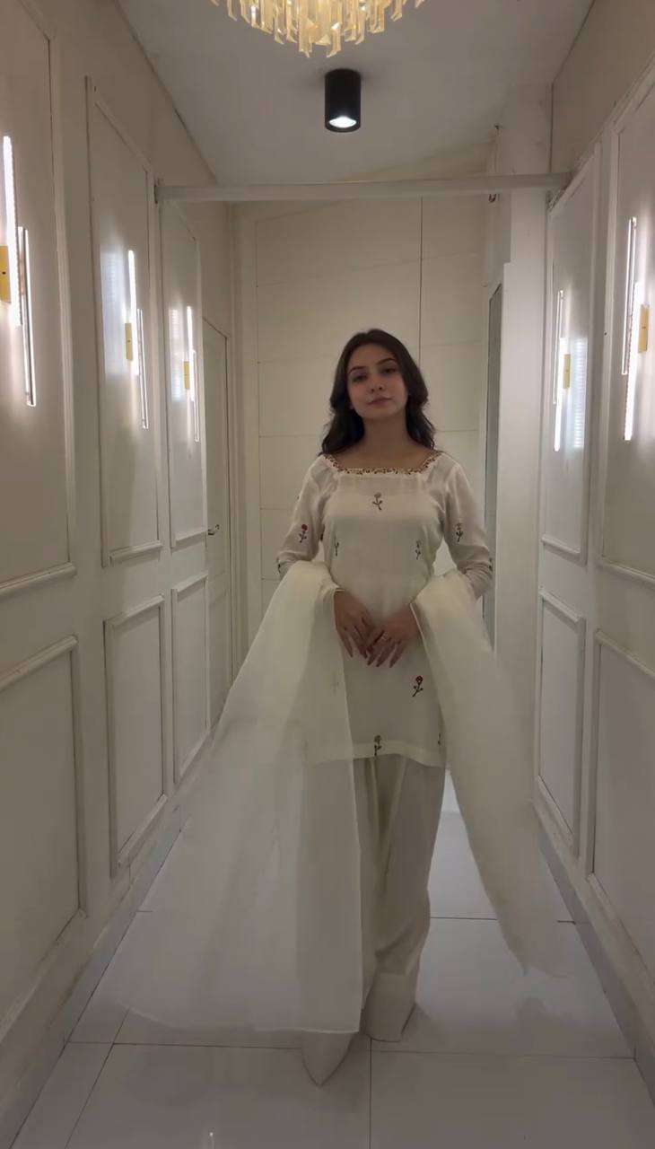 Women's Raw Silk Floral Printed Straight Kurti With Salwar and Dupatta Set - Image 4